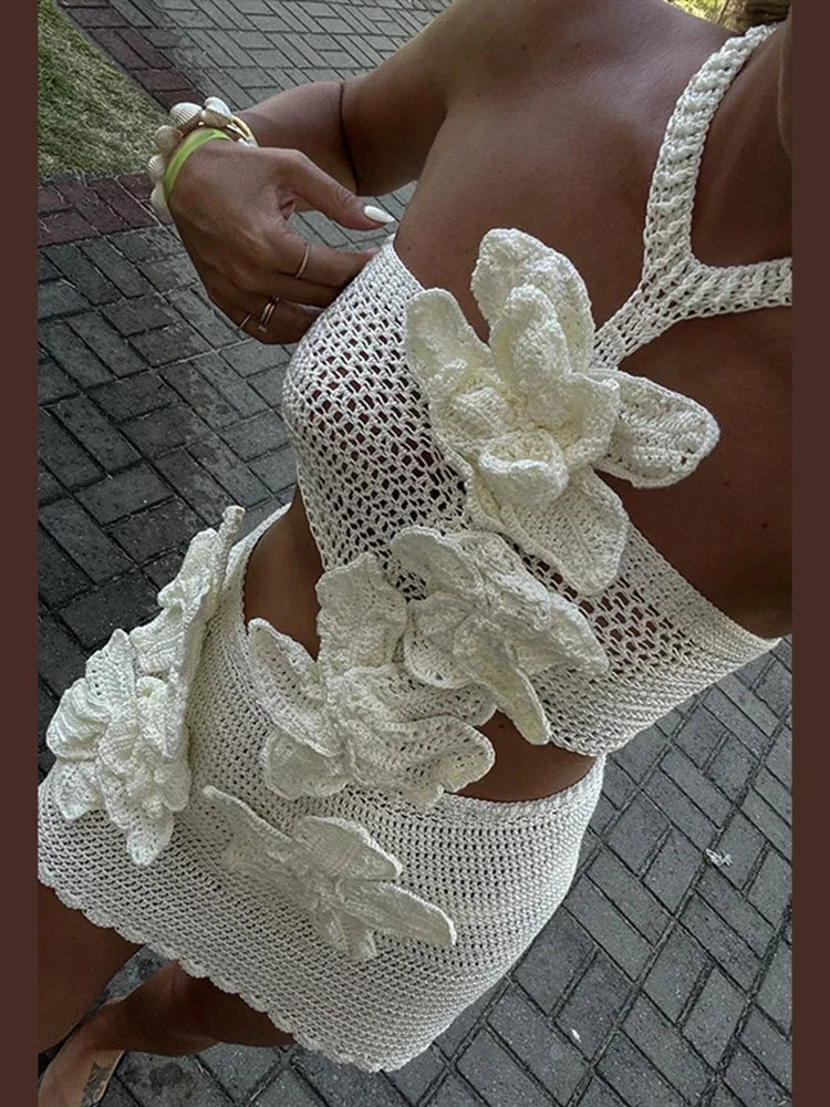 Vestido curto com a flor 3d